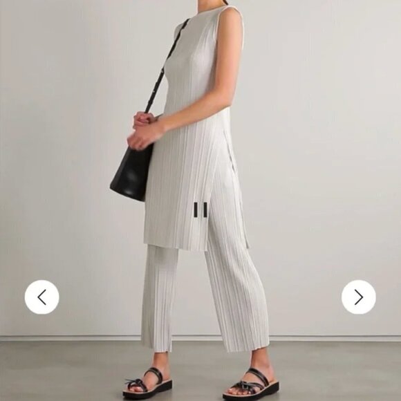 MaxMara Neutral Pleated Tunic Sleeveless Top With Side Slits - Picture 2 of 8